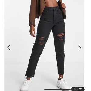 NWT Levi’s high waisted mom jeans ripped black